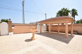 FANTASTISCHE VILLA MET 3 SLAAPKAMERS, ZWEMBAD EN ZOMERKEUKEN IN CIUDAD QUESADA