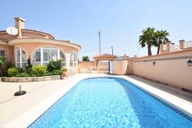 FANTASTISCHE VILLA MET 3 SLAAPKAMERS, ZWEMBAD EN ZOMERKEUKEN IN CIUDAD QUESADA