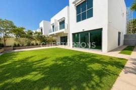 Contemporary | Private Garden | Near City Walk