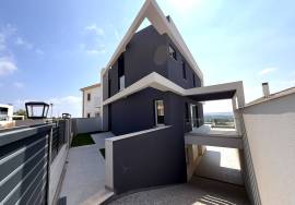 Spacious 3-Bedroom Villa Located in Mexilhoeira Grande Spacious 3-Bedroom Villa Located in Mexilhoeira Grande
