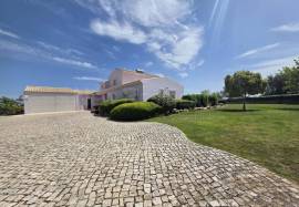 4 km from Albufeira, House T3 + 3 + T0 and 3 rustic plots