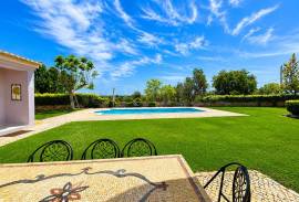 4 km from Albufeira, House T3 + 3 + T0 and 3 rustic plots