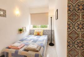 4 km from Albufeira, House T3 + 3 + T0 and 3 rustic plots