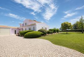 4 km from Albufeira, House T3 + 3 + T0 and 3 rustic plots