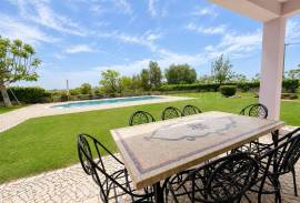 4 km from Albufeira, House T3 + 3 + T0 and 3 rustic plots