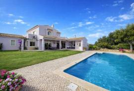 4 km from Albufeira, House T3 + 3 + T0 and 3 rustic plots