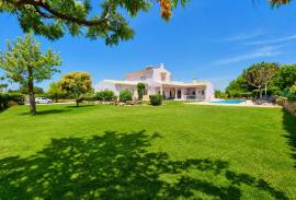 4 km from Albufeira, House T3 + 3 + T0 and 3 rustic plots