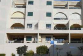 1/2 Apartment T0 + 1 of the bank, undivided part corresponding to 50% that is occupied located in Praia dos Salgados in Albufeira