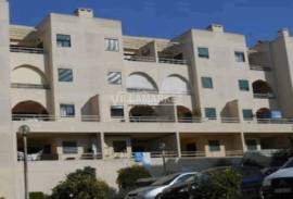1/2 Apartment T0 + 1 of the bank, undivided part corresponding to 50% that is occupied located in Praia dos Salgados in Albufeira