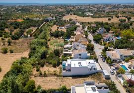 Plot of land with 494 m2 for the construction of a 3 bedroom semi-detached house located in the Monte Rosa Urbanization in Quelfes Plot of land with 494 m2 for the construction of a 3 bedroom semi-detached house located in the Monte Rosa Urbanization in Quelfes