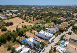 Plot of land with 494 m2 for the construction of a 3 bedroom semi-detached house located in the Monte Rosa Urbanization in Quelfes Plot of land with 494 m2 for the construction of a 3 bedroom semi-detached house located in the Monte Rosa Urbanization in Quelfes