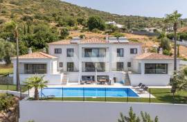 Renovated Multifamily Villa with Pool and Panoramic Views near Vale Judeu, Loulé