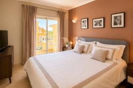 2+2 bedroom villa in Condominium with Pool next to Vilamoura, Quarteira