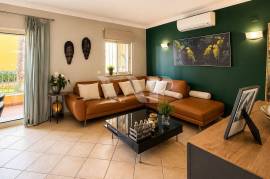 2+2 bedroom villa in Condominium with Pool next to Vilamoura, Quarteira