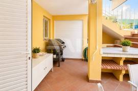 2+2 bedroom villa in Condominium with Pool next to Vilamoura, Quarteira