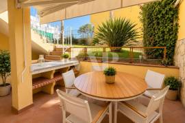 2+2 bedroom villa in Condominium with Pool next to Vilamoura, Quarteira
