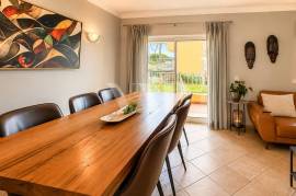 2+2 bedroom villa in Condominium with Pool next to Vilamoura, Quarteira