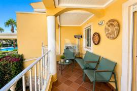 2+2 bedroom villa in Condominium with Pool next to Vilamoura, Quarteira