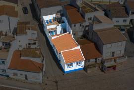 Charming Renovated Algarvian House with Separate Annex and Terraces, Budens Charming Renovated Algarvian House with Separate Annex and Terraces, Budens