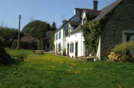 Luxury 13 bed Farmhouse Cottage and Converted barn For Sale in Leuhan Finistere Brittany France