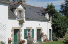 Luxury 13 bed Farmhouse Cottage and Converted barn For Sale in Leuhan Finistere Brittany France