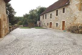Luxury 6 Bed Chateau For sale in Strenquels Lot France