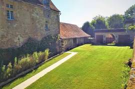 Luxury 6 Bed Chateau For sale in Strenquels Lot France