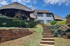 Stunning 4 Bed Thatched House For Sale in Golf View Walkerville Gauteng South Africa