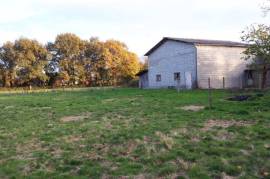 Excellent 4 bed Farmhouse & Outbuildings With Barn For Sale in Brillac Charente France