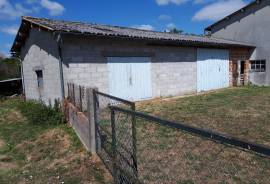 Excellent 4 bed Farmhouse & Outbuildings With Barn For Sale in Brillac Charente France