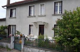 Excellent 4 bed Farmhouse & Outbuildings With Barn For Sale in Brillac Charente France