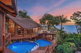 Stunning 6 Bed Villa for Sale In Seascape Trinity Beach Queensland Australia