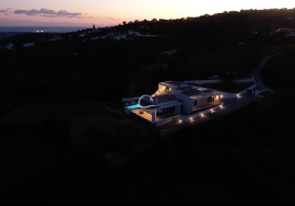 Contemporary Villa with Panoramic Views – Boliqueime