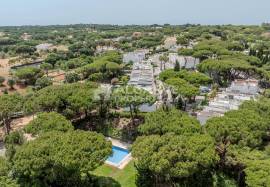 Three bedroom villa with private garden next to the Old Course in Vilamoura, Algarve