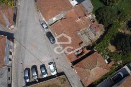 Stone villa for total renovation with 196m² of gross area on a plot of 561m² Stone villa for total renovation with 196m² of gross area on a plot of 561m²
