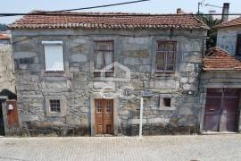 Stone villa for total renovation with 196m² of gross area on a plot of 561m² Stone villa for total renovation with 196m² of gross area on a plot of 561m²