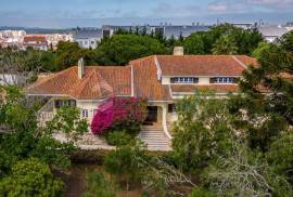 Prestigious Mansion of 600m2 in the center of Caldas da Rainha! Prestigious Mansion of 600m2 in the center of Caldas da Rainha!