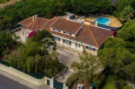 Prestigious Mansion of 600m2 in the center of Caldas da Rainha! Prestigious Mansion of 600m2 in the center of Caldas da Rainha!