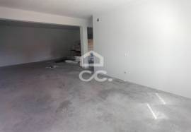 Ground floor and first floor house on an individual plot of land in a quiet area.