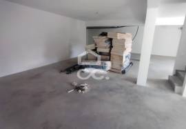 Ground floor and first floor house on an individual plot of land in a quiet area.