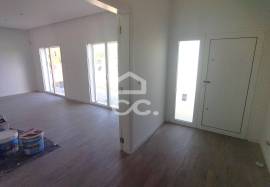 Ground floor and first floor house on an individual plot of land in a quiet area.