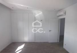 Ground floor and first floor house on an individual plot of land in a quiet area.