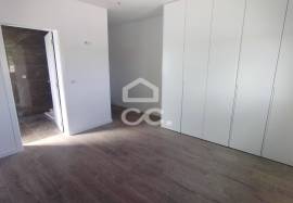 Ground floor and first floor house on an individual plot of land in a quiet area.