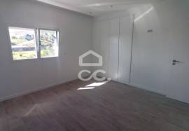 Ground floor and first floor house on an individual plot of land in a quiet area.
