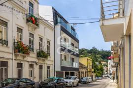 Terraced house in a central area of the city of Alcobaça.