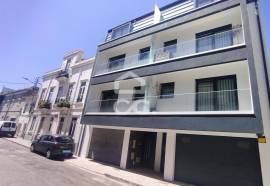 Terraced house in a central area of the city of Alcobaça.