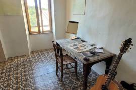 A Lovely Stone House With 170 M2 Of Living Space, A Garden, Terraces And Cellars. A Lovely Stone House With 170 M2 Of Living Space, A Garden, Terraces And Cellars.