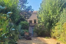 A Lovely Stone House With 170 M2 Of Living Space, A Garden, Terraces And Cellars.
