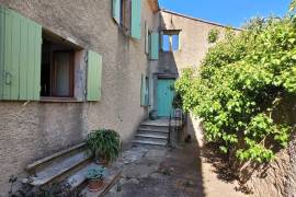 A Lovely Stone House With 170 M2 Of Living Space, A Garden, Terraces And Cellars. A Lovely Stone House With 170 M2 Of Living Space, A Garden, Terraces And Cellars.