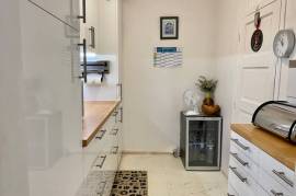 In A Sought-After Town Near The Sea, Attractive Comfortable Villa With 4 Bedrooms, 2 Bathrooms, Garage, Courtyard And Garden On A 275 M2 Plot. In A Sought-After Town Near The Sea, Attractive Comfortable Villa With 4 Bedrooms, 2 Bathrooms, Garage, Courtyard And Garden On A 275 M2 Plot.